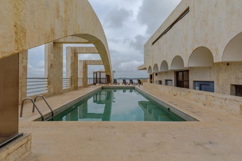 Swimming pool, Swimming pool