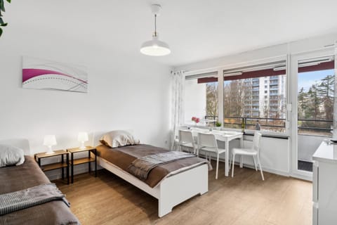Bed, Balcony/Terrace, Dining area, heating