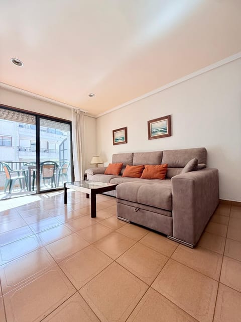 TV and multimedia, Balcony/Terrace, Living room, Seating area, Dining area