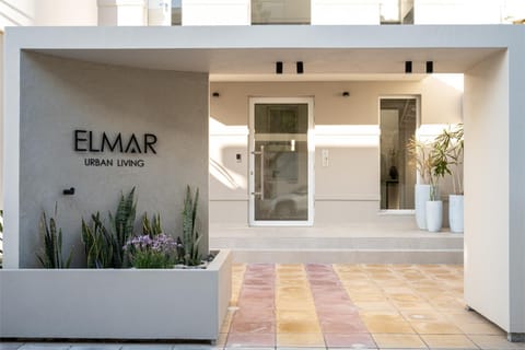 Property building, Facade/entrance, Day
