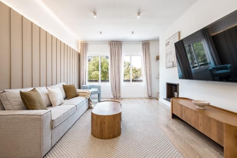 Communal lounge/ TV room, Living room