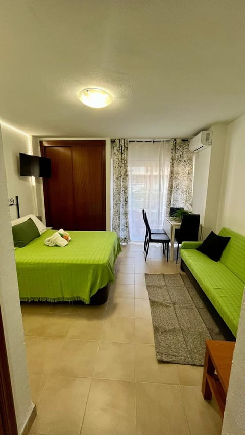 Bed, TV and multimedia, Living room, Photo of the whole room, Bedroom