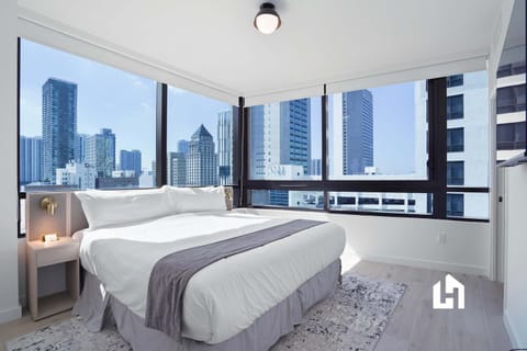 Bed, Photo of the whole room, Bedroom, City view