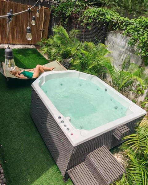 Day, People, Natural landscape, Garden, Hot Tub, Garden view