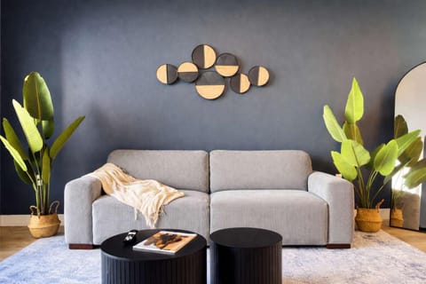 TV and multimedia, Living room, Decorative detail, Seating area, Evening entertainment