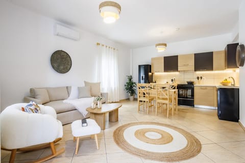 Kitchen or kitchenette, Living room, Seating area, Dining area, dishwasher, oven, stove