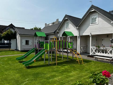 Children play ground, Area and facilities