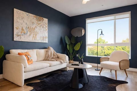 TV and multimedia, Living room, Decorative detail, Seating area, Evening entertainment