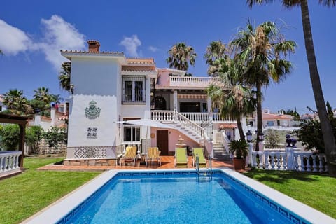 Property building, Garden, Garden view, Pool view, Swimming pool, sunbed