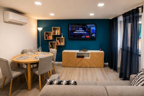 Bed, TV and multimedia, Living room, furniture, furniture, internet, air conditioner