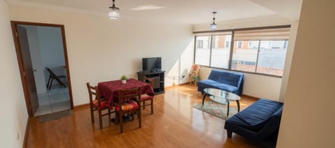 Communal lounge/ TV room, TV and multimedia, Seating area