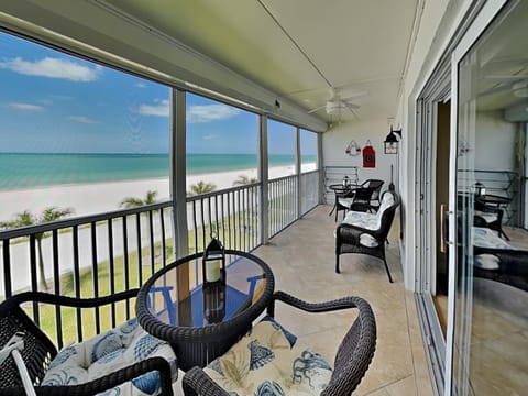Balcony/Terrace, Seating area, Beach, Sea view