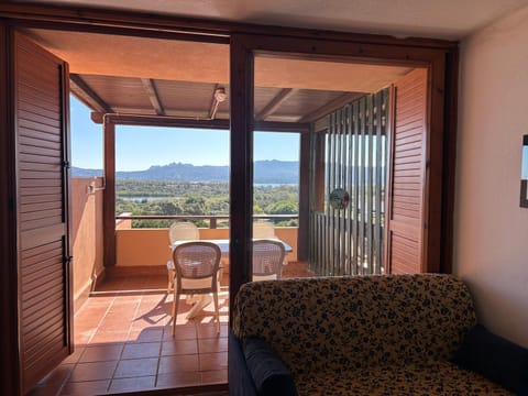 View (from property/room), Balcony/Terrace, Dining area