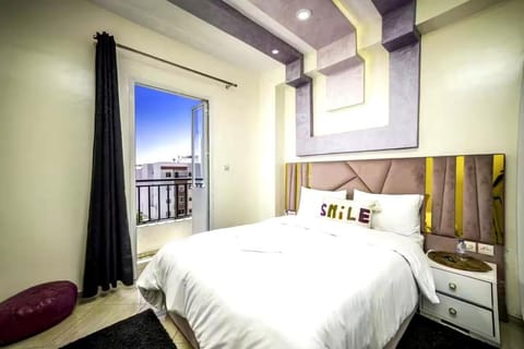 Bed, Balcony/Terrace, City view
