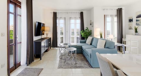 TV and multimedia, Living room, Other, Seating area, Dining area