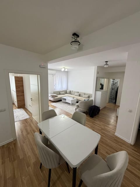 Living room, Photo of the whole room, Dining area