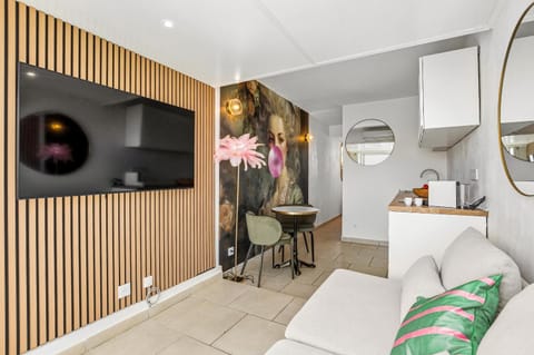 TV and multimedia, Kitchen or kitchenette, Living room, Dining area