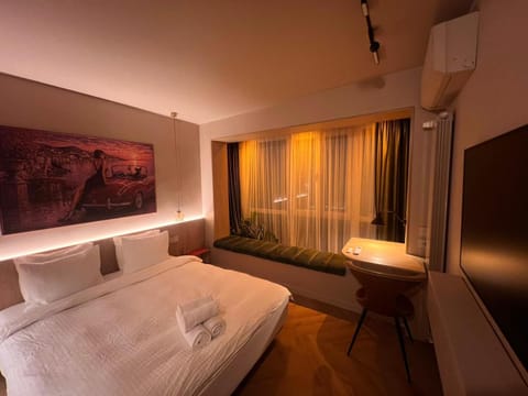 Bed, Bedroom, air conditioner