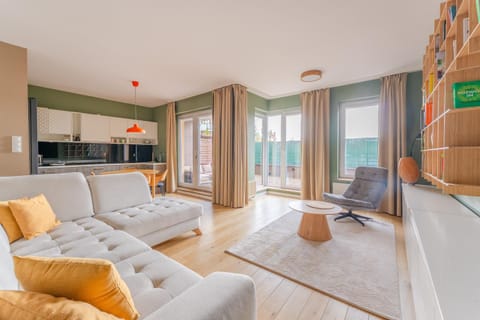Kitchen or kitchenette, Living room, Seating area, Dining area