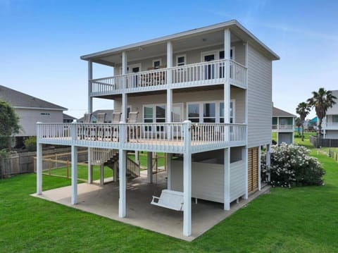 Property building, Patio, Spring, Day, Garden, Balcony/Terrace, Garden view