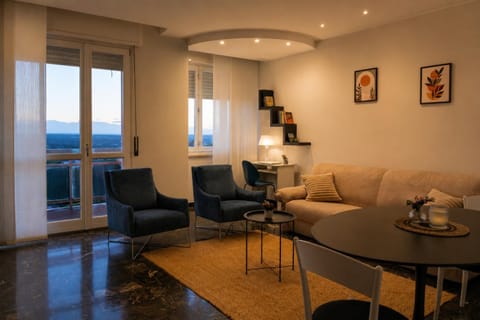 Communal lounge/ TV room, Natural landscape, Balcony/Terrace, Living room, Seating area, Dining area, Sunset