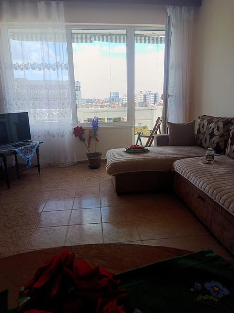 Living room, Seating area, Evening entertainment