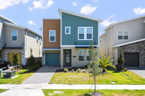 Property building, Spring, Day, Neighbourhood, Garden