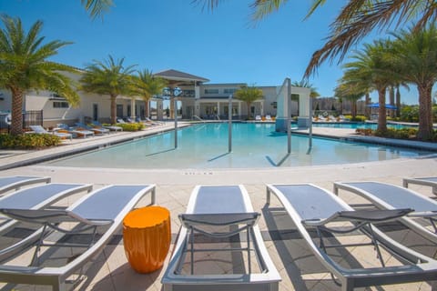 Property building, Day, Hiking, Pool view, Swimming pool, sunbed