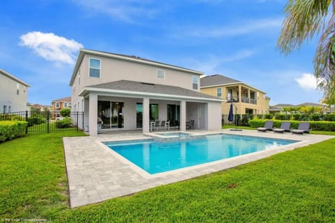 Property building, Day, Garden, Garden view, Pool view, Swimming pool, Swimming pool, sunbed