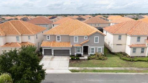 Property building, Day, Neighbourhood, Bird's eye view