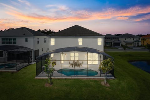 Property building, Garden view, Pool view, Swimming pool