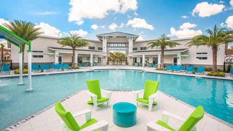 Property building, Patio, Day, Pool view, Swimming pool, Swimming pool, sunbed