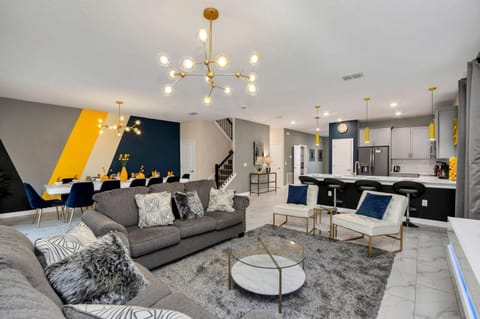 TV and multimedia, Kitchen or kitchenette, Living room, Seating area