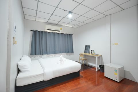 Bed, Photo of the whole room, Bedroom, air conditioner