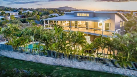 Property building, Garden view, Pool view, Swimming pool