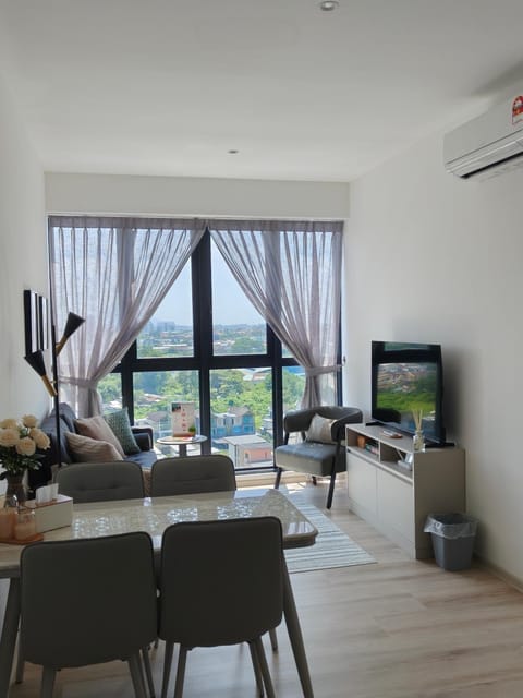 Communal lounge/ TV room, TV and multimedia, Living room, Seating area, Dining area, air conditioner