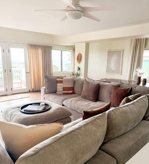 Living room, Seating area, fireplace