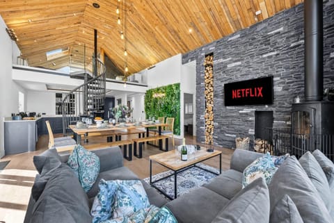 TV and multimedia, Living room, Seating area
