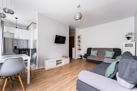 Communal lounge/ TV room, TV and multimedia, Kitchen or kitchenette, Living room, Seating area, Dining area, Evening entertainment
