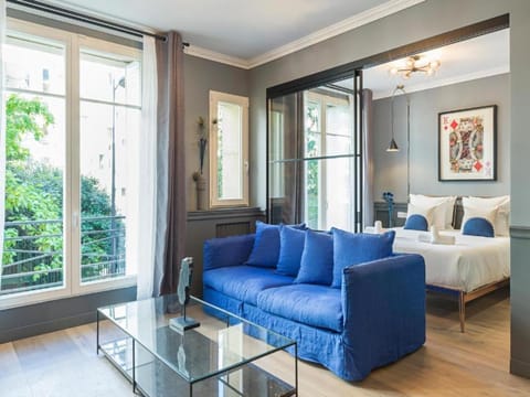 Living room, Photo of the whole room