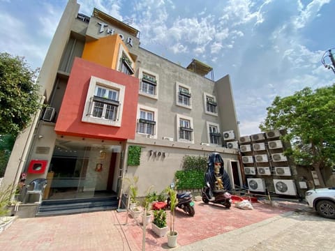 Property building, Facade/entrance