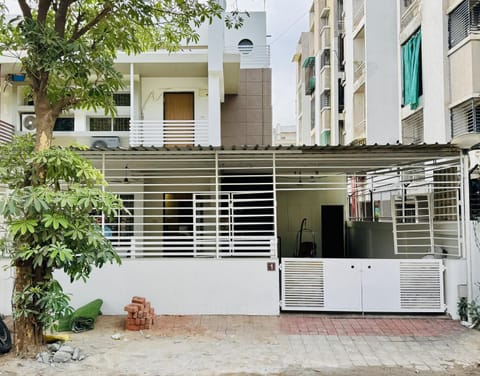 Property building, Day