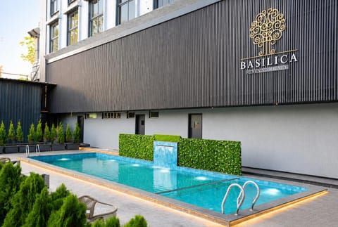 Day, Swimming pool