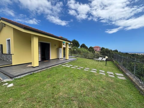Garden, View (from property/room), sunbed