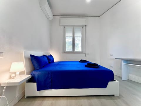 Bed, Photo of the whole room, Bedroom, air conditioner, air conditioner