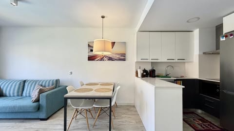 Kitchen or kitchenette, Seating area