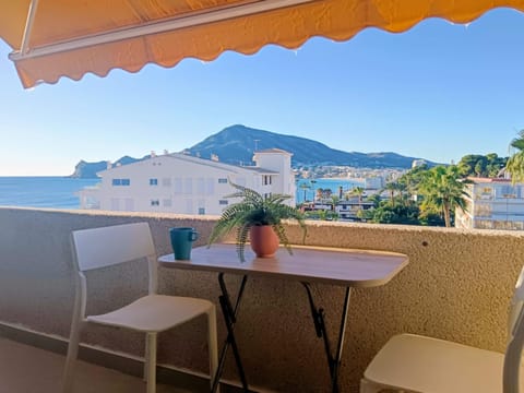 Day, Natural landscape, View (from property/room), Balcony/Terrace, Dining area, Sea view