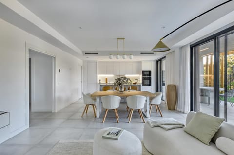 Kitchen or kitchenette, Living room, Dining area