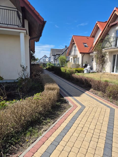Garden, Garden view, Street view