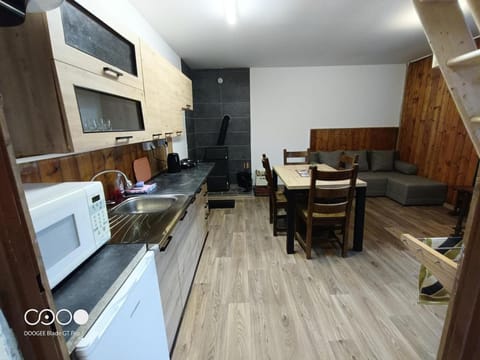 Communal lounge/ TV room, TV and multimedia, Kitchen or kitchenette, Living room, Seating area, Dining area, minibar, pet friendly, stove